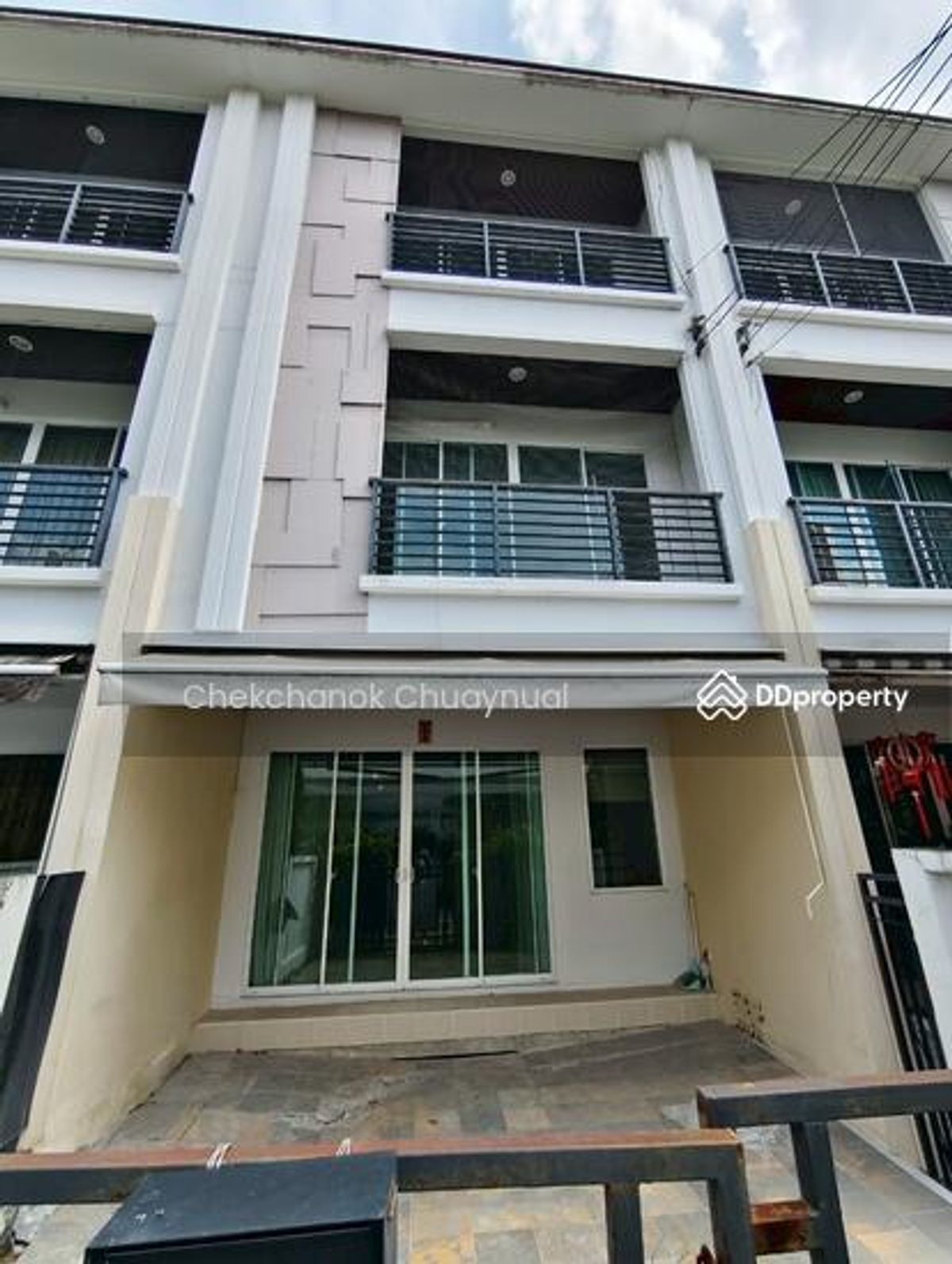 ขายทาวน์โฮมพัฒนาการ ศรีนครินทร์ : ขายบ้านกลางเมืองศรีนครินทร์ 3 ชั้น ใกล้ รถไฟฟ้า 3 ห้องนอน 3 ห้องน้ำ 4.2MB