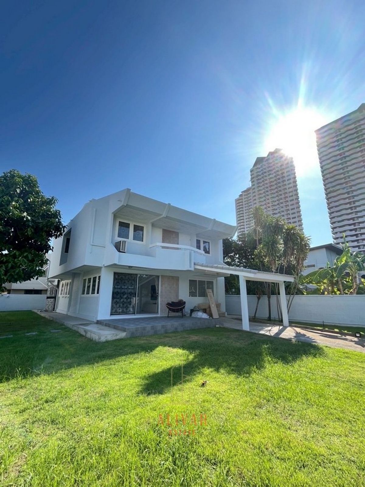 For RentHousePattanakan, Srinakarin : RH050225, luxury single house for rent, 2 floors, 4 bedrooms, Phatthanakan 53, near Wellington/ Brighton/ Stamford 
 
