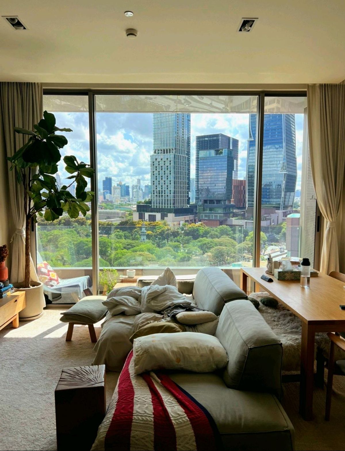 For SaleCondoSilom, Saladaeng, Bangrak : 📍Saladaeng One : Stunning Unblocked Lumpini Park view✨️as if from Pinterest (Also has various type of room for you!)
