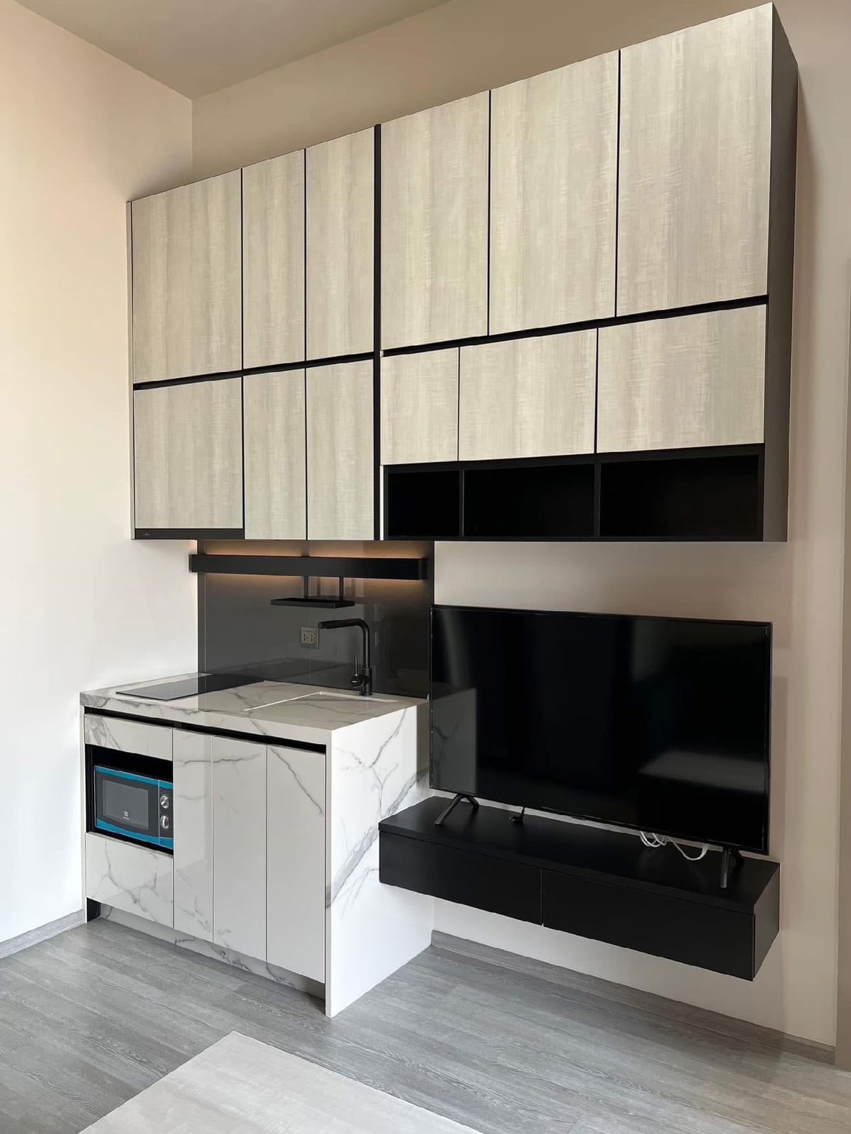 For RentCondoOnnut, Udomsuk : Luxurious condo for rent, 3.4 meters ceiling height, only 250 meters from BTS Punnawithi, near True Digital Park. The Line Condo Sukhumvit 101 