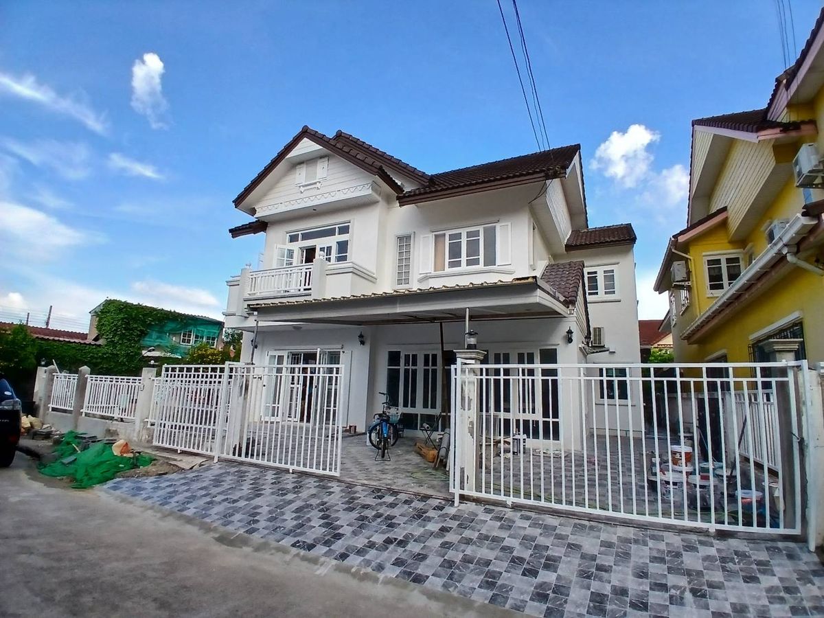 ขายบ้านมีนบุรี-ร่มเกล้า : ใกล้ RIS/ Heathfield, พาร์คเวย์ ชาเล่ต์ รามคำแหง 190/1 มีนบุรี, (ขาย) บ้านเดี่ยว 2 ชั้น (หลังมุม ติดสวน รีโนเวทใหม่)