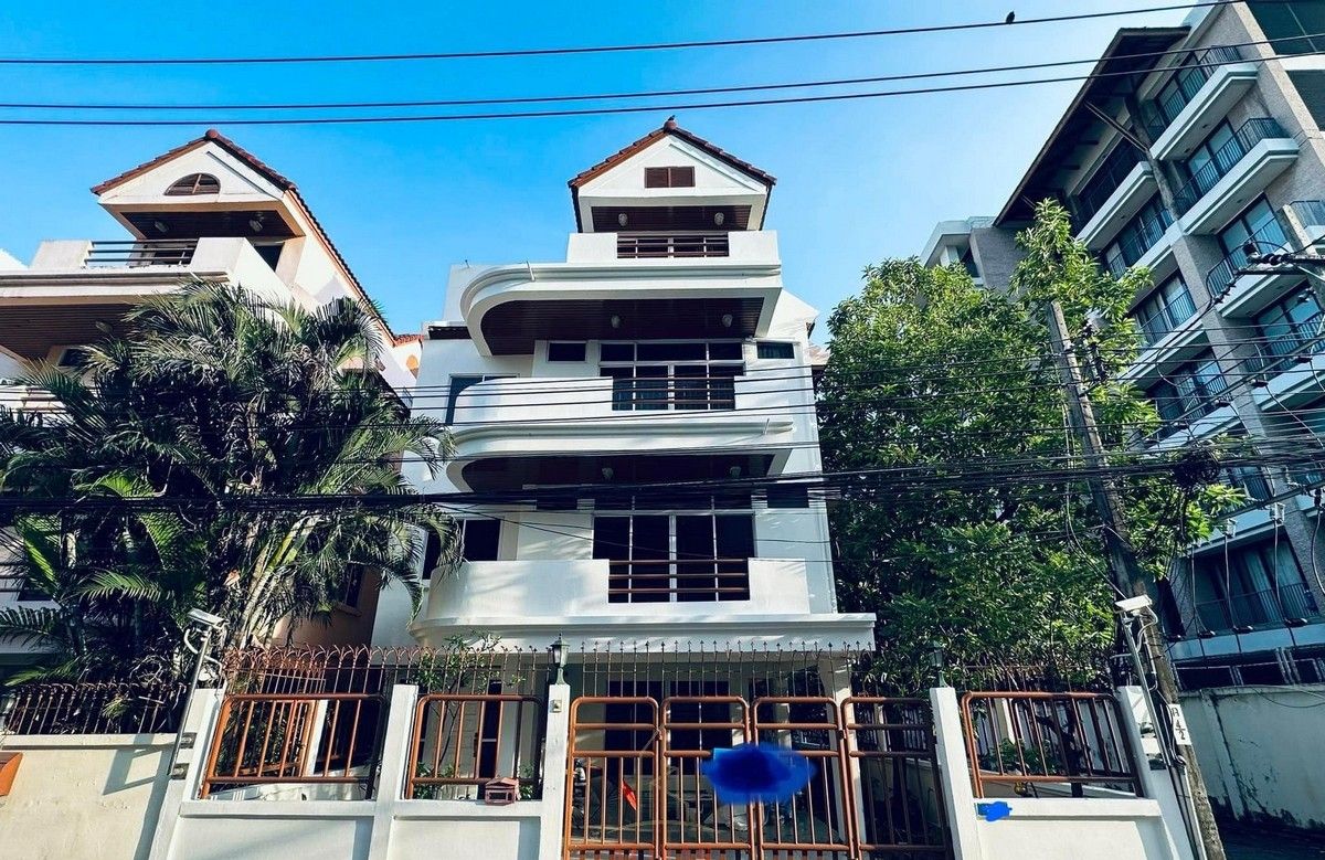 For RentHouseSukhumvit, Asoke, Thonglor : RH050325 4 -story house for rent 5 bedrooms, new renovation, Sukhumvit 31, near BTS Phromphong