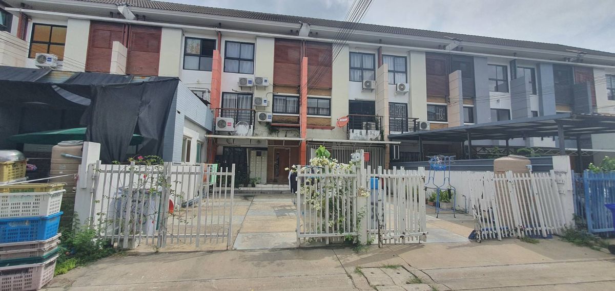ขายโฮมออฟฟิศลาดกระบัง สุวรรณภูมิ : ขายทาวน์โฮม 3 ชั้น 31.2 ตารางวาโครงการ ดิเอนเทอร์ คลิก ถนนกิ่งแก้ว25/1