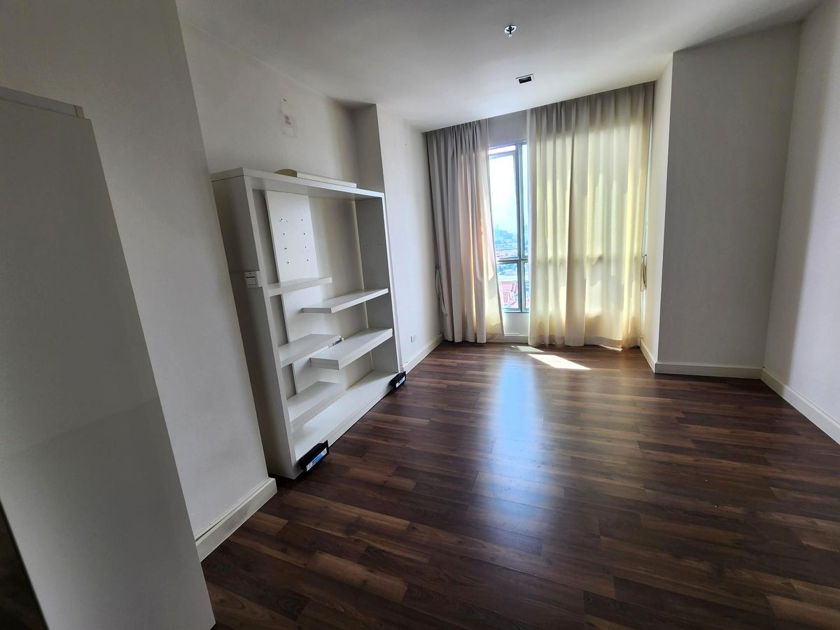 For SaleCondoThaphra, Talat Phlu, Wutthakat : Sell ​​The Room Sathorn Taksin, next to the BTS Pho Nimit 100 meters with furniture + + 46 sqm.