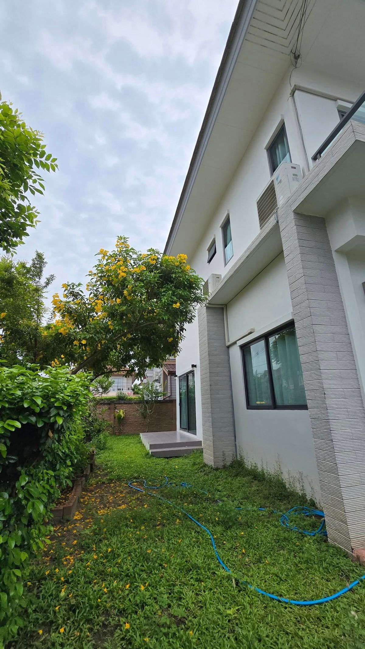 ขายบ้านวิภาวดี ดอนเมือง หลักสี่ : ขายบ้านเดี่ยว 2 ชั้น หลังมุม SKY ดอนเมือง – สรงประภา  ในซอยประชาอุทิศ 4 ถนนสรงประภา 