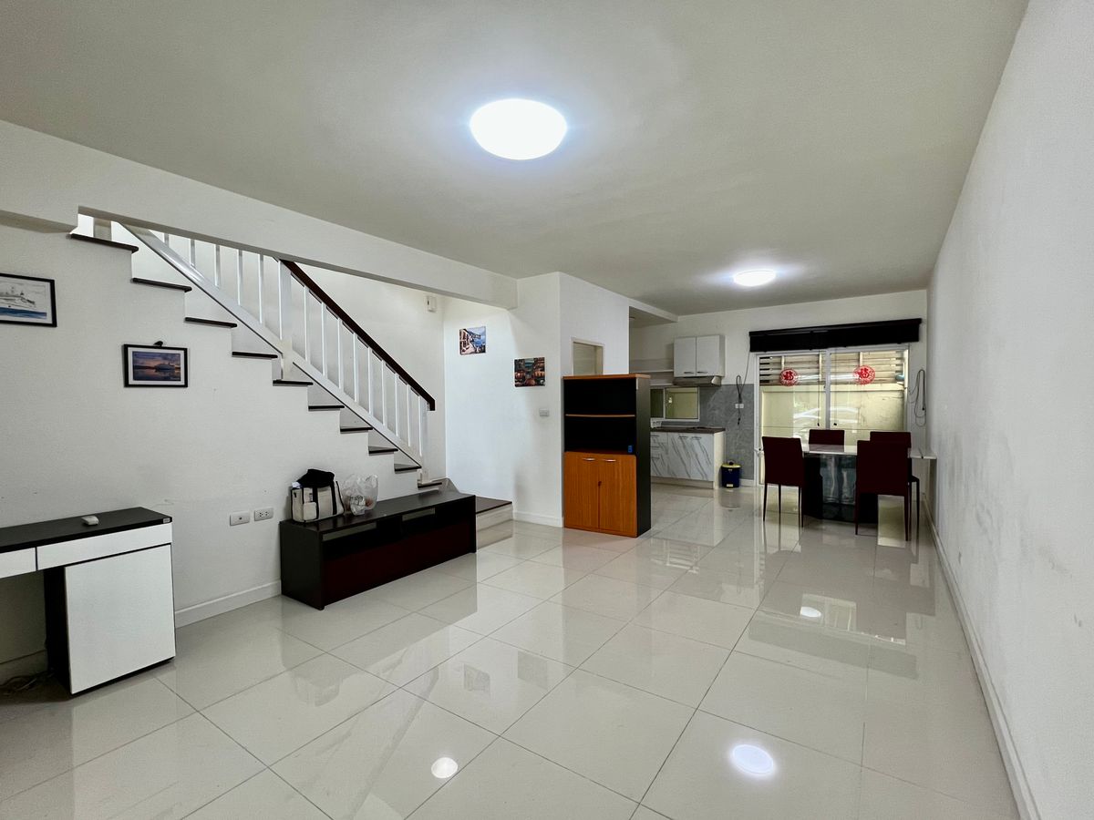 ให้เช่าทาวน์โฮมพัฒนาการ ศรีนครินทร์ : ให้เช่า Townhome 3 ชั้น โครงการ Town Avenue พระราม 9 – กรุงเทพกรีฑา 7 ใกล้ถนนรามคำแหง 60 และทางด่วน เดินทางสะดวก