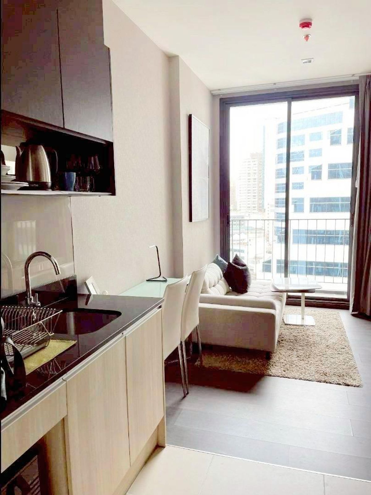 ขายคอนโดสุขุมวิท อโศก ทองหล่อ : ขาย Edge สุขุมวิท 23 1 ห้องนอน 30.5 ตร.ม. รีโนเวทใหม่ เฟอร์นิเจอร์ครบ