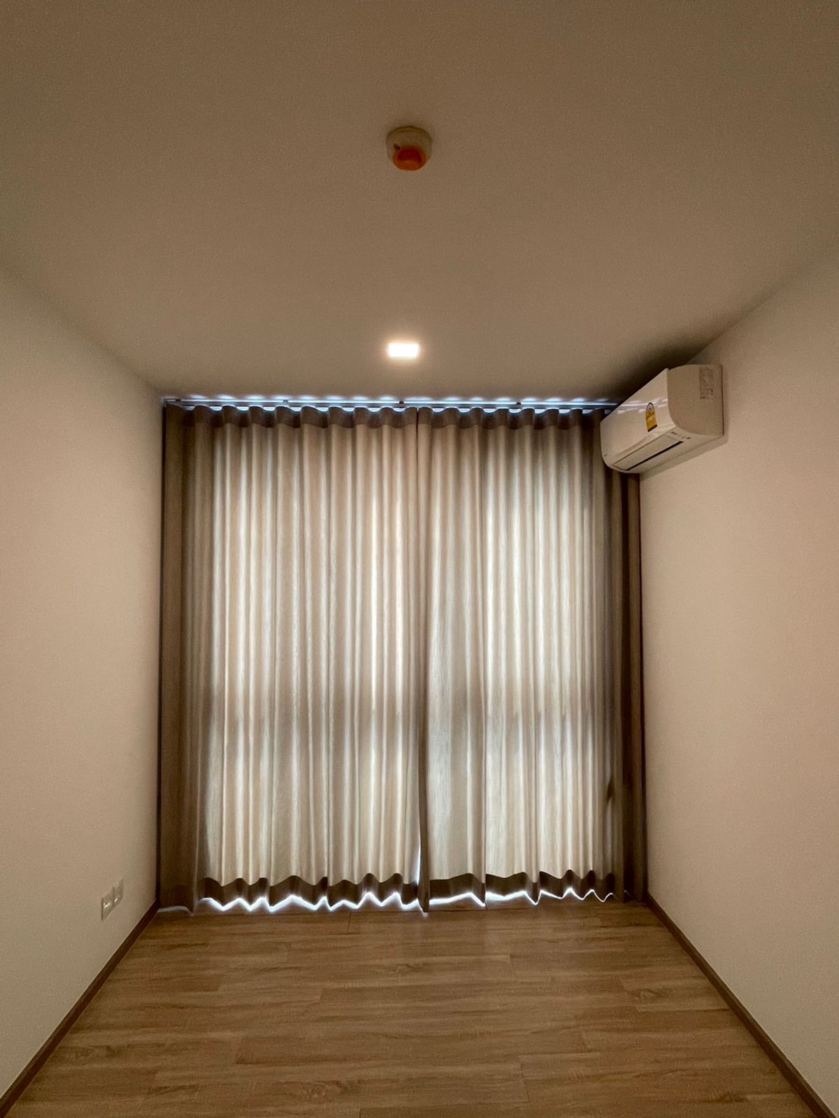 ขายคอนโดสุขุมวิท อโศก ทองหล่อ : For Sale: Condo Taka Haus Ekkamai (S15-9316)