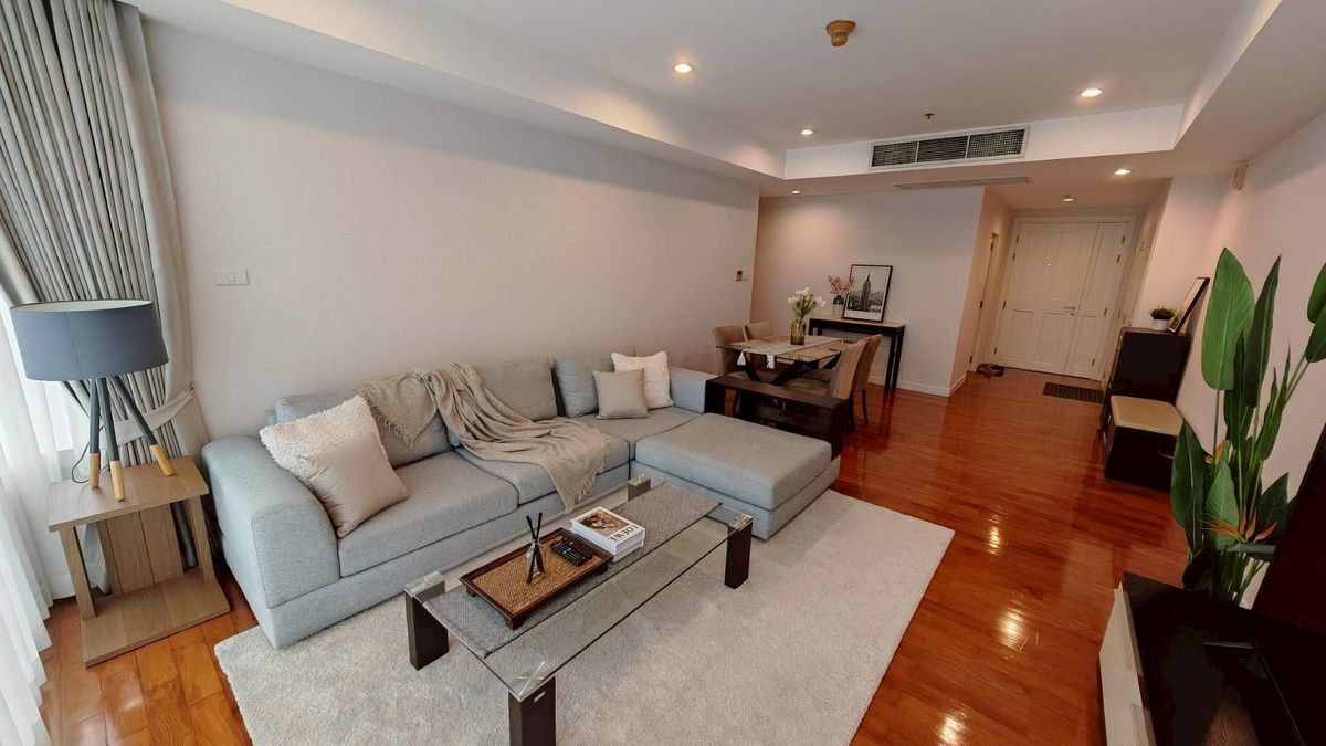 For RentCondoSukhumvit, Asoke, Thonglor : 📍 Rental Doom Phong area | @baan Siri 24 | Big room, beautiful corner, open city view | Price only 65,000 baht/month | Convenient transportation near BTS Phrom Phong 
 

