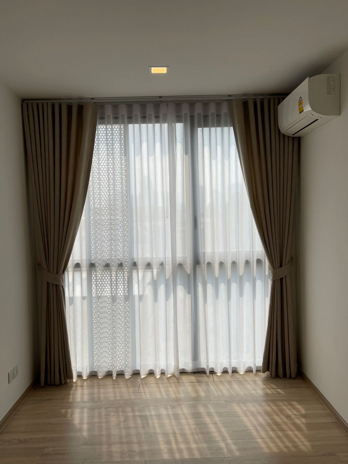 ขายคอนโดสุขุมวิท อโศก ทองหล่อ : For Sale: Condo Taka Haus Ekkamai (S15-9316)