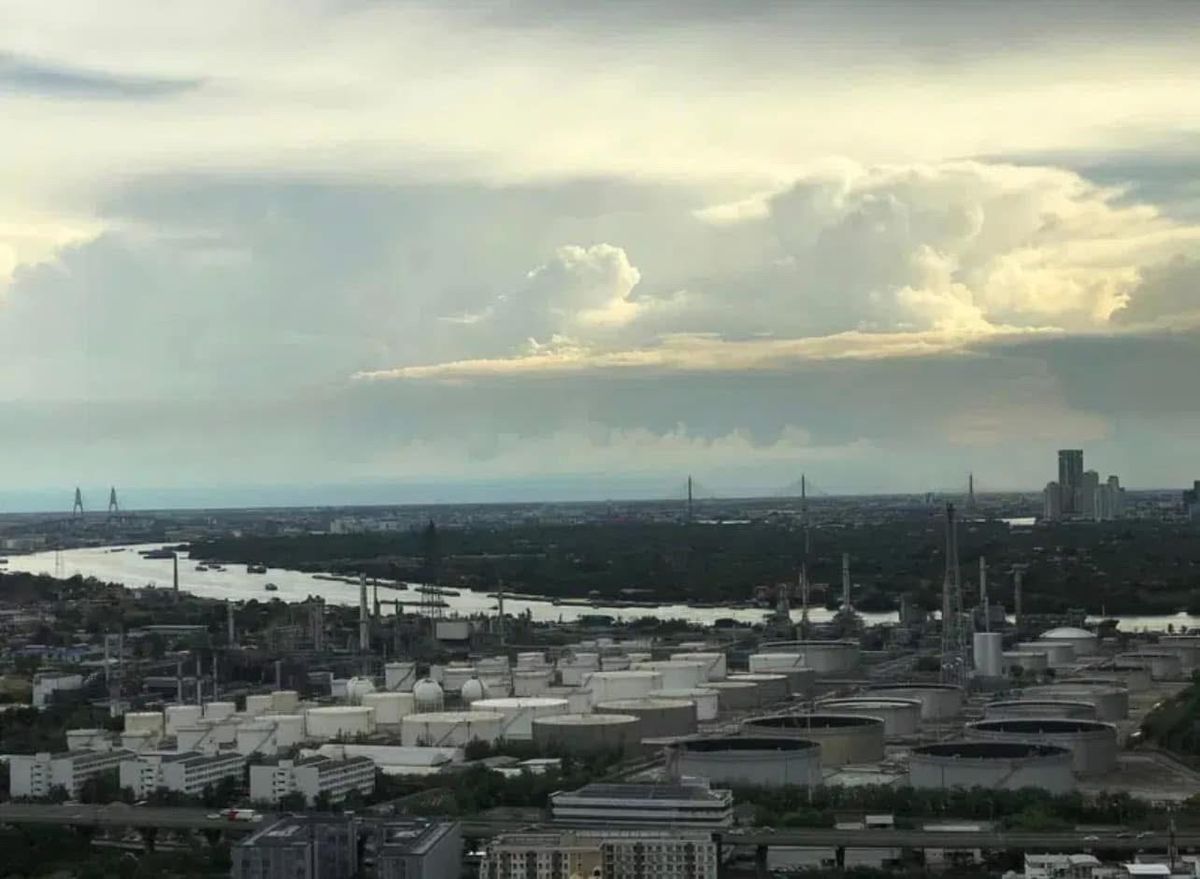 For RentCondoOnnut, Udomsuk : Luxurious condo for rent, 3.4 meters ceiling height, only 250 meters from BTS Punnawithi, near True Digital Park. The Line Condo Sukhumvit 101 