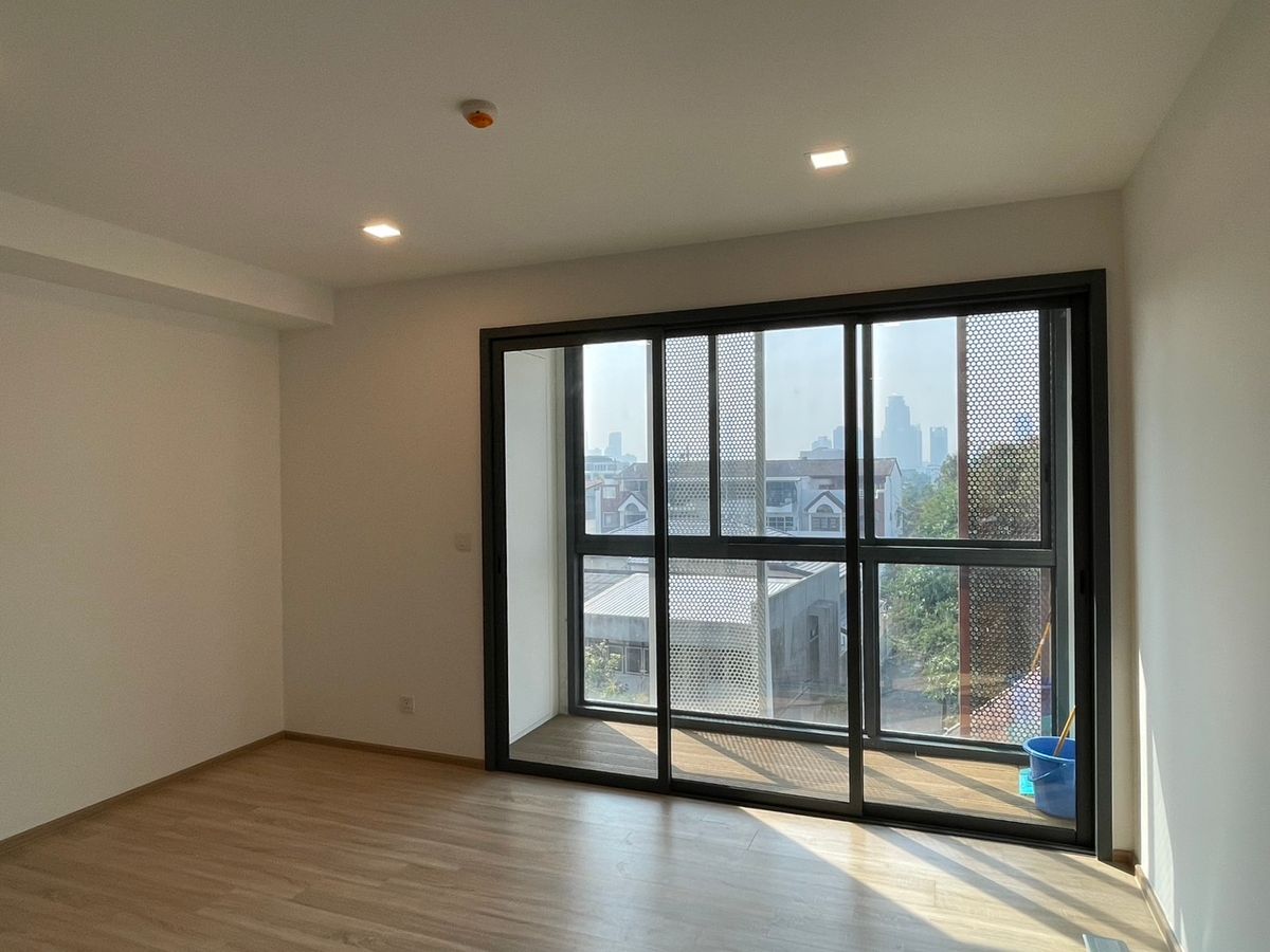 ขายคอนโดสุขุมวิท อโศก ทองหล่อ : For Sale: Condo Taka Haus Ekkamai (S15-9316)