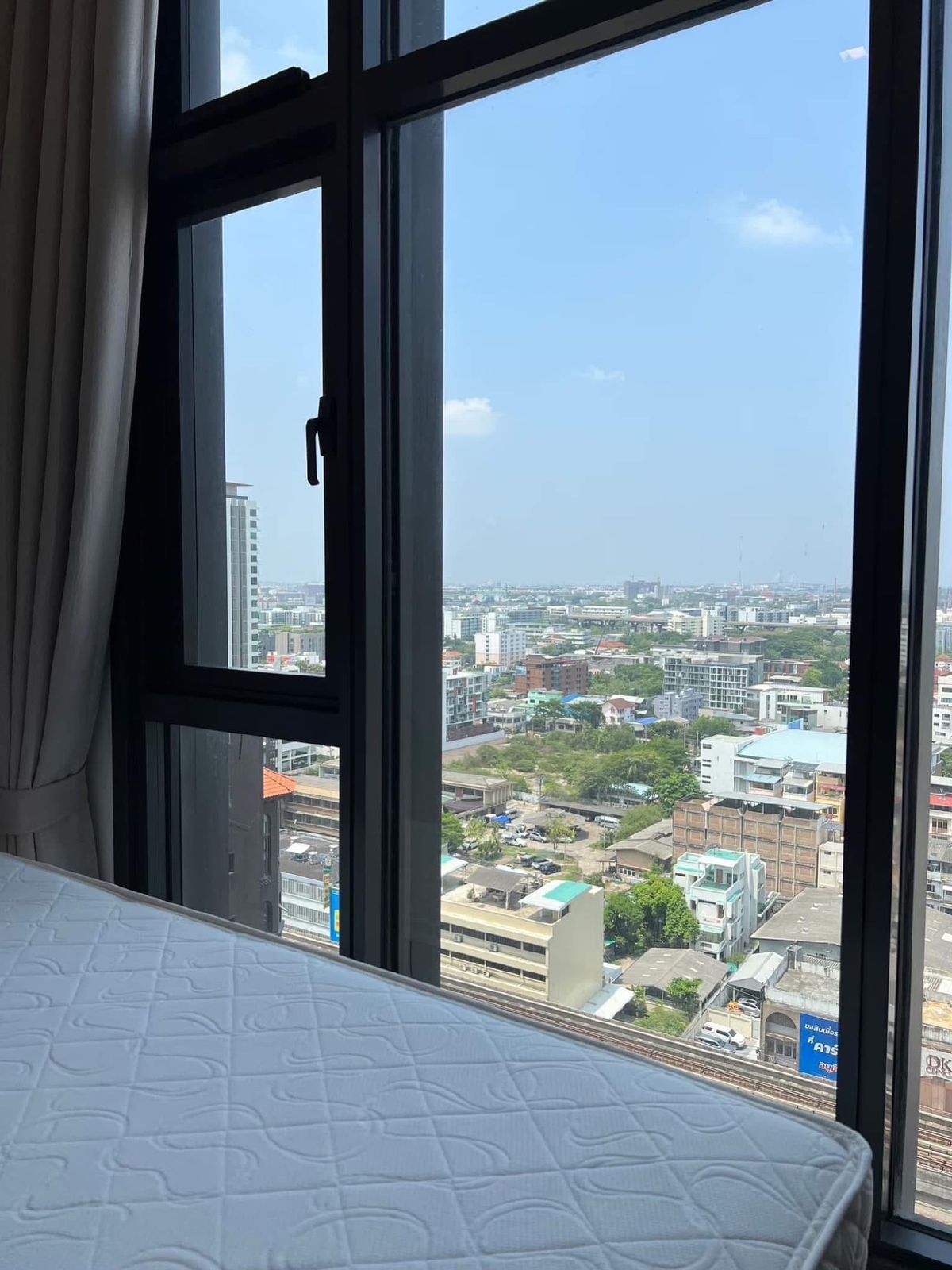 For RentCondoOnnut, Udomsuk : Luxurious condo for rent, 3.4 meters ceiling height, only 250 meters from BTS Punnawithi, near True Digital Park. The Line Condo Sukhumvit 101 