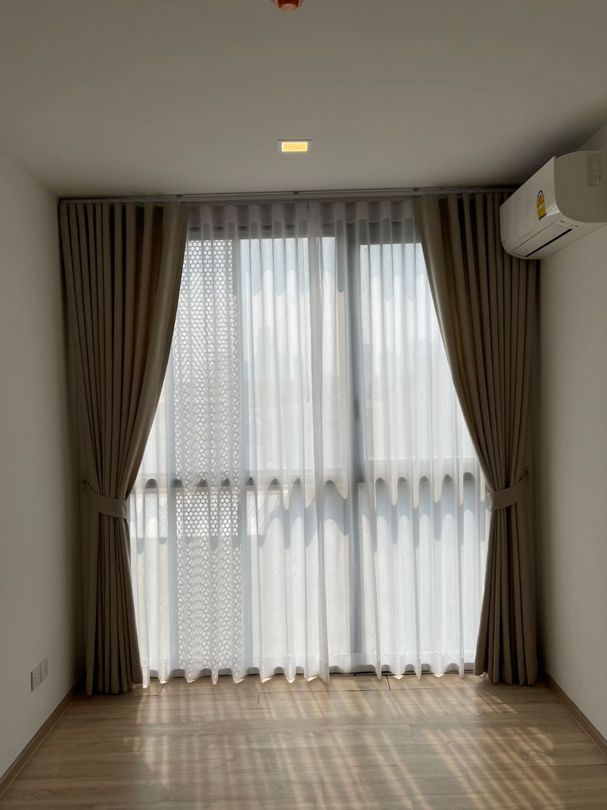 ขายคอนโดสุขุมวิท อโศก ทองหล่อ : For Sale: Condo Taka Haus Ekkamai (S15-9316)