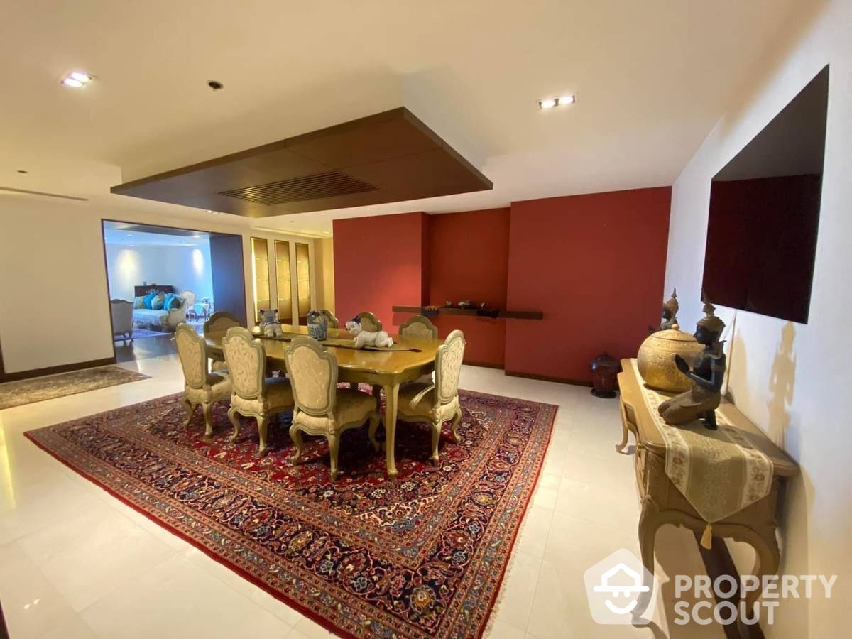 For SaleCondoNana, North Nana,Sukhumvit13, Soi Nana : 3-BR Condo at Kallista Mansion near ARL Makkasan