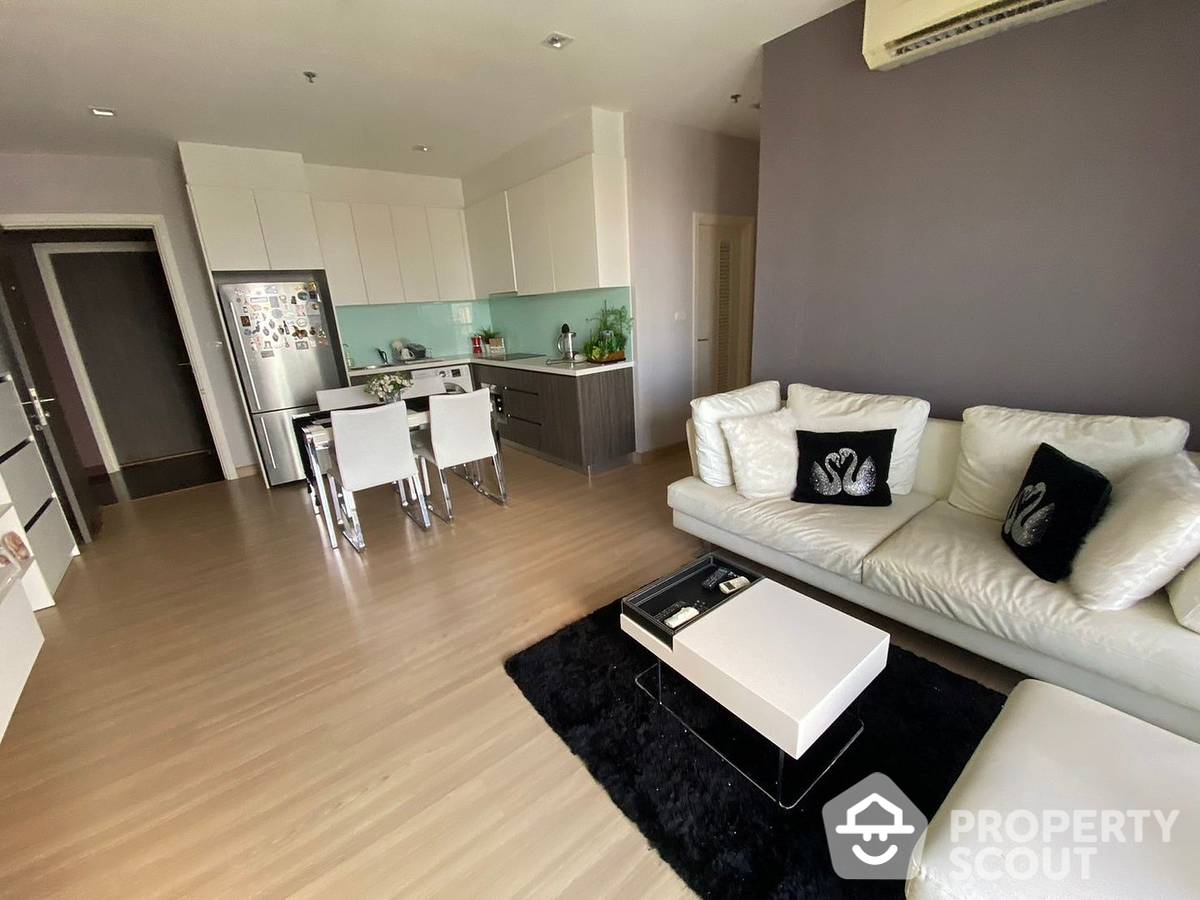 For SaleCondoWongwianyai, Charoennakor : 2-BR Condo at Urbano Absolute near BTS Krung Thon Buri