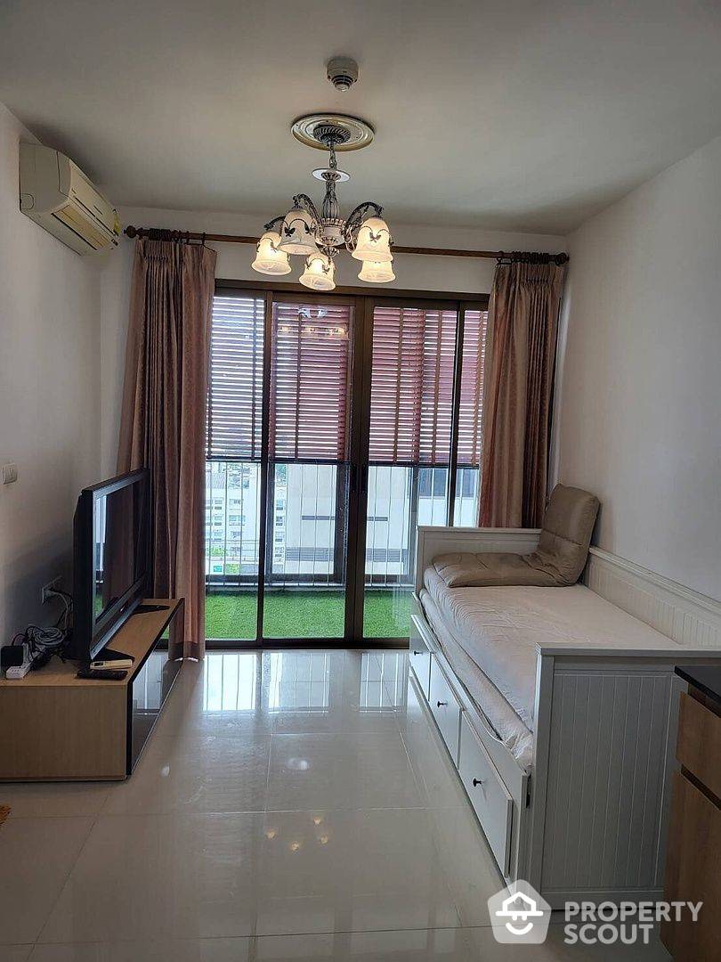 For SaleCondoWongwianyai, Charoennakor : 1-BR Condo at Ideo Sathorn-Taksin near BTS Krung Thon Buri