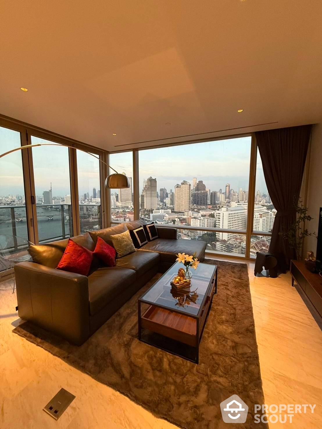 For SaleCondoSathorn, Narathiwat : 2-BR Condo at Four Seasons Private Residences Bangkok near BTS Saphan Taksin