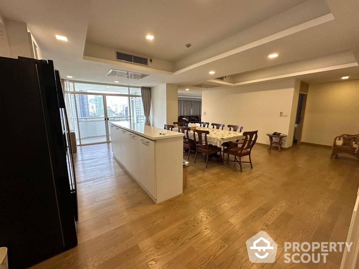 For RentCondoSukhumvit, Asoke, Thonglor : 3-BR Condo at La Cascade Condominium near BTS Ekkamai