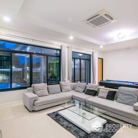 For SaleCha-am Phetchaburi : 5-BR Villa at Plumeria Pool Villa Hua Hin close to The Venezia