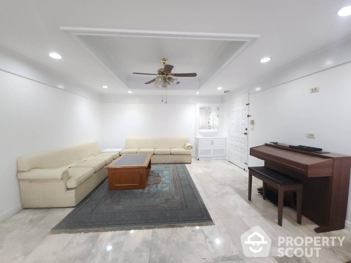 For SaleCondoOnnut, Udomsuk : 3-BR Condo at Empire House Condominium near BTS Ekkamai