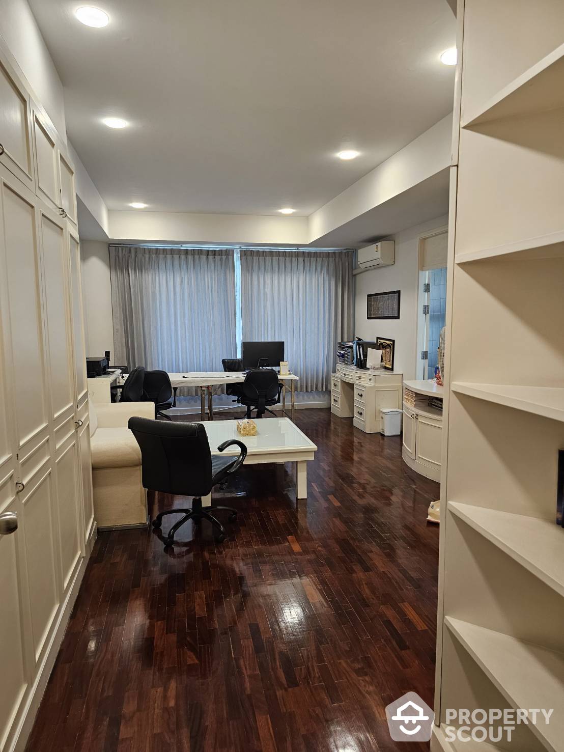 For SaleCondoWongwianyai, Charoennakor : 3-BR Condo at Tridhos City Marina near BTS Wongwian Yai