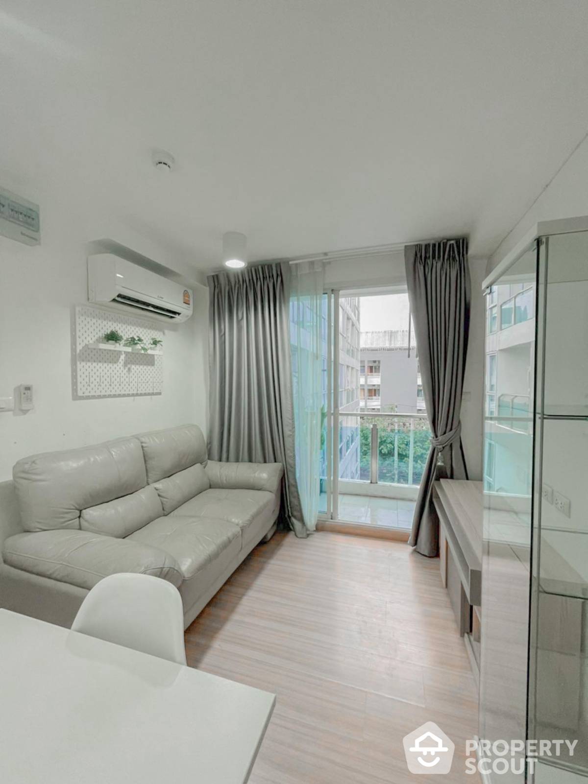 ขายคอนโดรัชดา ห้วยขวาง : คอนโด 1-ห้องนอน ที่ ชาโตว์ อินทาวน์ รัชดา 19 ใกล้ MRT รัชดาภิเษก