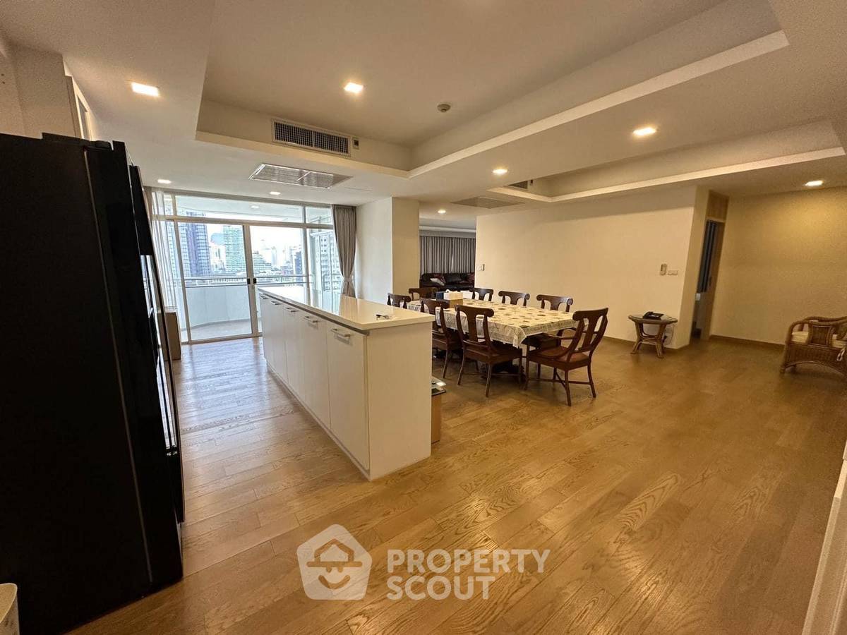 For RentCondoSukhumvit, Asoke, Thonglor : 3-BR Condo at La Cascade Condominium near BTS Ekkamai