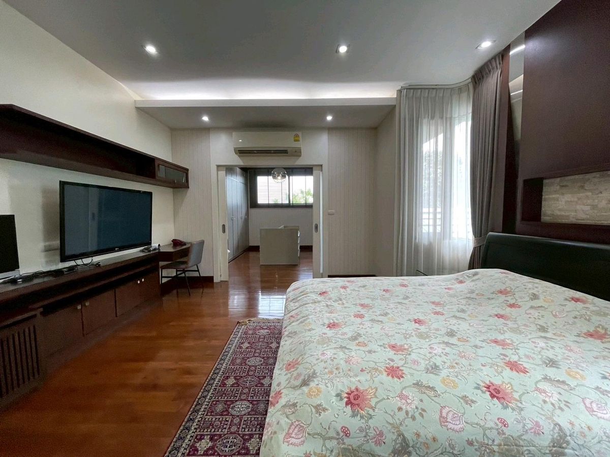 For SaleHousePattanakan, Srinakarin : 🚩 1 rai of house than Chaloem Phrakiat Rama 9 Road, good price. 69 million 💥