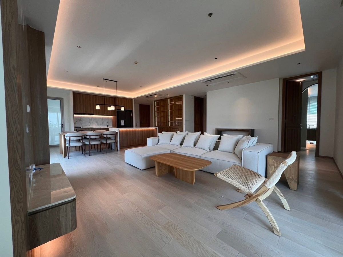 ให้เช่าคอนโดสาทร นราธิวาส :  ► Newly renovated ◄ 00++ ชั้น ขนาด 185.00 ตร.ม. | 2 ห้องนอน 2 ห้องน้ำ | ใกล้ MRT คลองเตย และ MRT ลุมพินี