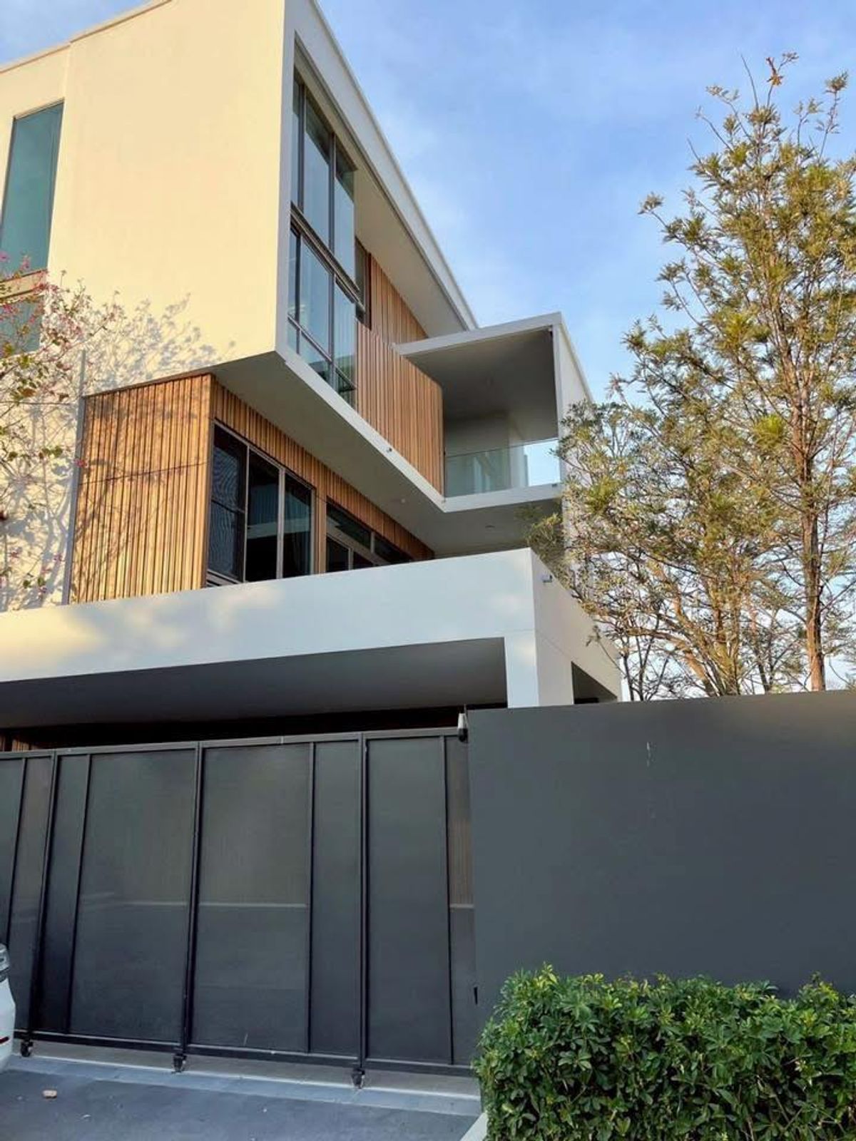 For RentHousePattanakan, Srinakarin : Rent VIVE Village, Rama 9