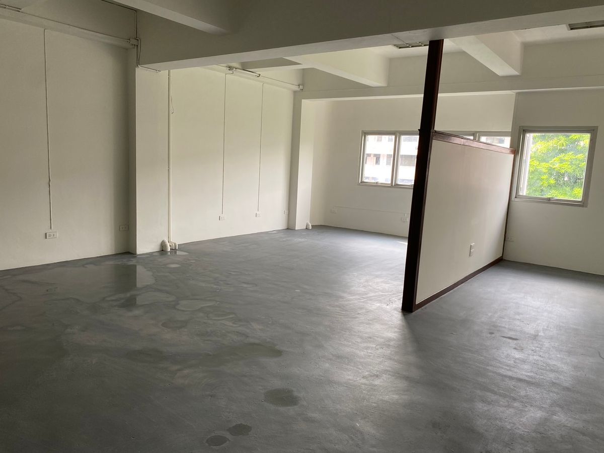 For SaleHome OfficeSathorn, Narathiwat : 💼 Sell with tenant til December 2028
4-Storey Home Office For Sale with Rooftop & Basement | Prime Yen Akat Location – Just 160m from Market Place | Ideal for All Business Types