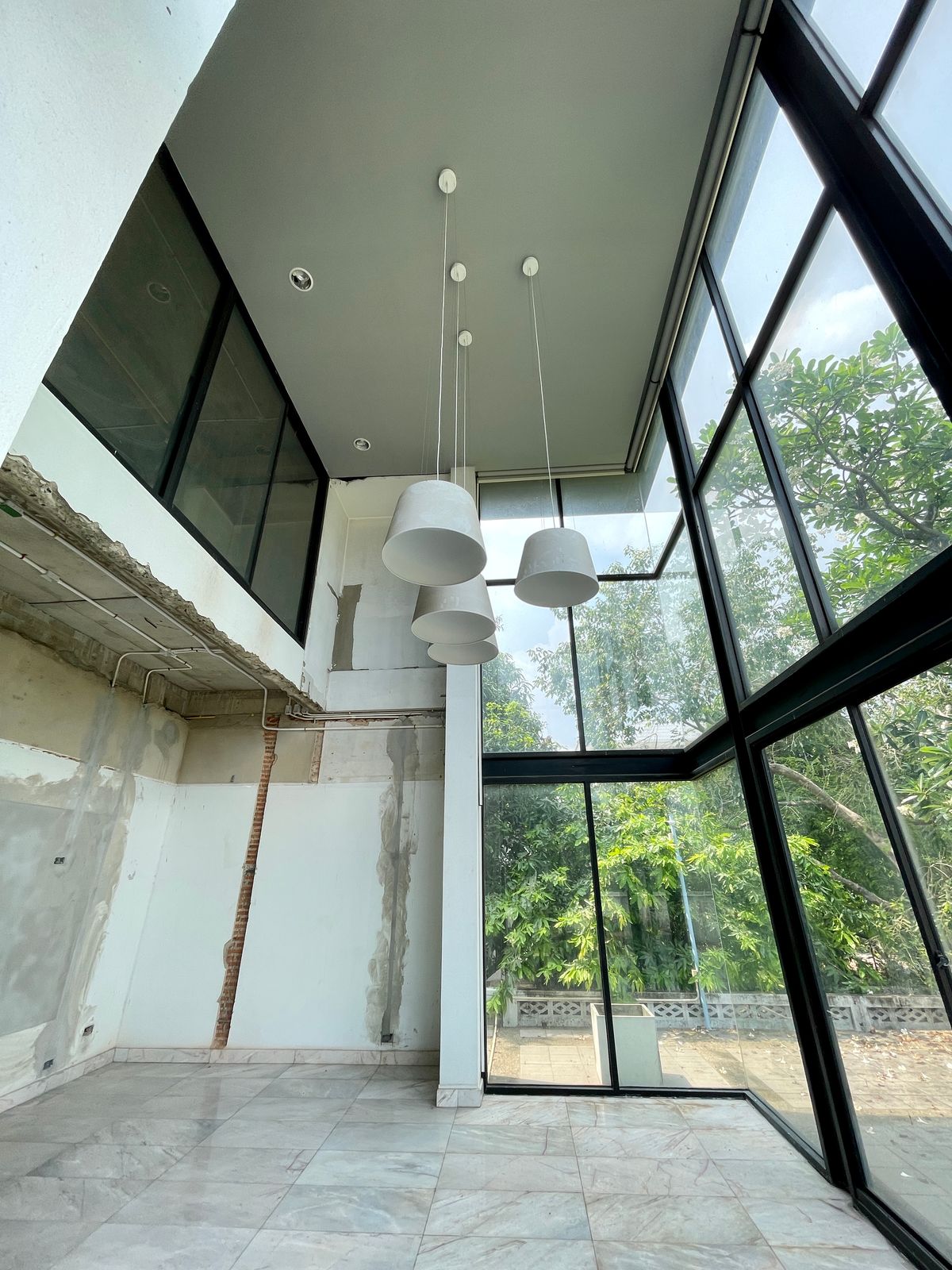 ขายบ้านเลียบทางด่วนรามอินทรา : ด่วนขายขาดทุน!! ที่ดินพร้อมสิ่งปลูกสร้าง 301 ตร.ว. ลาดพร้าว 71 ใกล้เลียบด่วน MRT ลาดพร้าว 71 