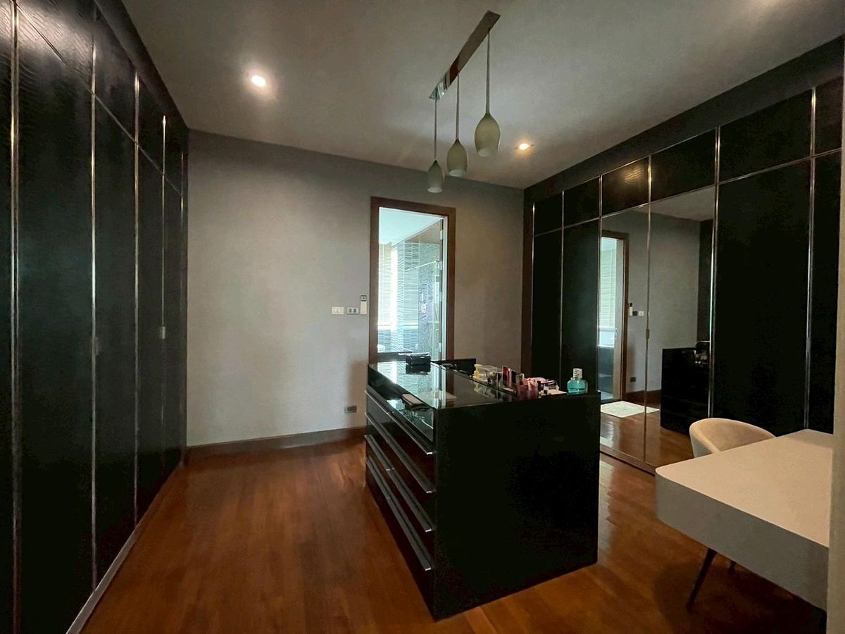 For SaleHousePattanakan, Srinakarin : 🚩 1 rai of house than Chaloem Phrakiat Rama 9 Road, good price. 69 million 💥