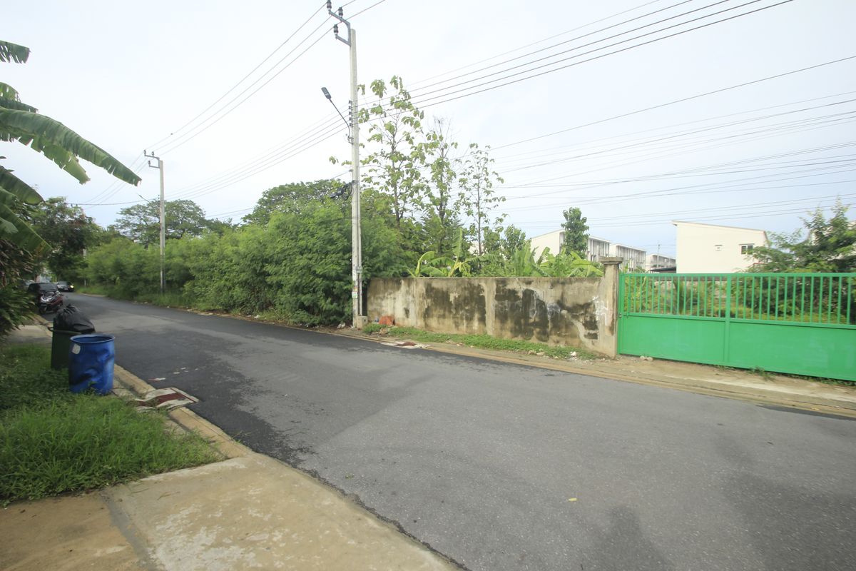 ขายที่ดินราษฎร์บูรณะ สุขสวัสดิ์ : ที่ดินพุทธบูชา40 สวนธนบุรีรมย์ เทคโนโลยีพระจอมเกล้าธนบุรี ที่ดินถมแล้ว ที่สร้างบ้าน สำนักงาน ทำเลดี เดินทางสะดวก 315.8 ตารางวา ราคาพิเศษ