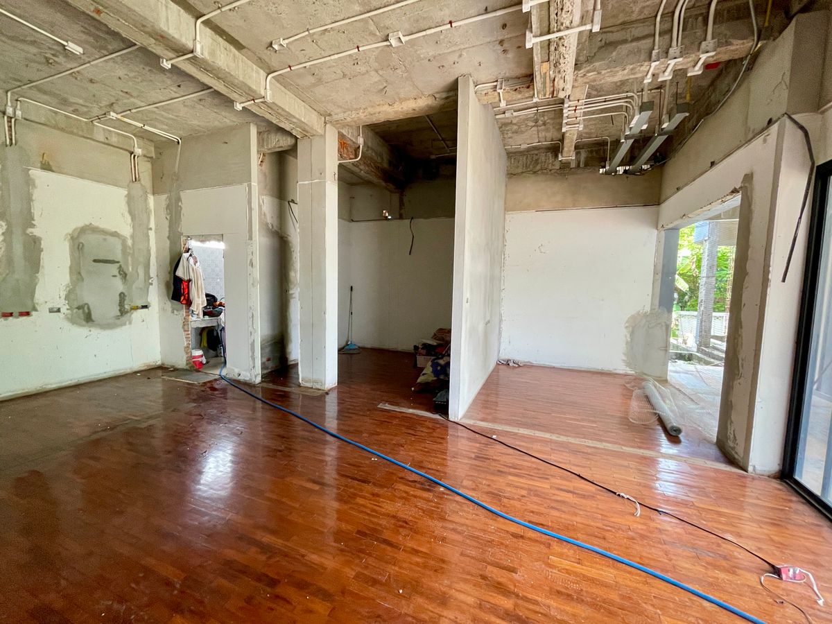 ขายบ้านเลียบทางด่วนรามอินทรา : ด่วนขายขาดทุน!! ที่ดินพร้อมสิ่งปลูกสร้าง 301 ตร.ว. ลาดพร้าว 71 ใกล้เลียบด่วน MRT ลาดพร้าว 71 