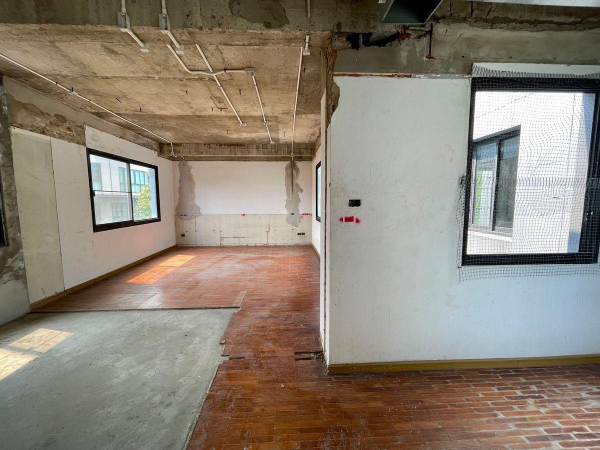 ขายบ้านเลียบทางด่วนรามอินทรา : ด่วนขายขาดทุน!! ที่ดินพร้อมสิ่งปลูกสร้าง 301 ตร.ว. ลาดพร้าว 71 ใกล้เลียบด่วน MRT ลาดพร้าว 71 