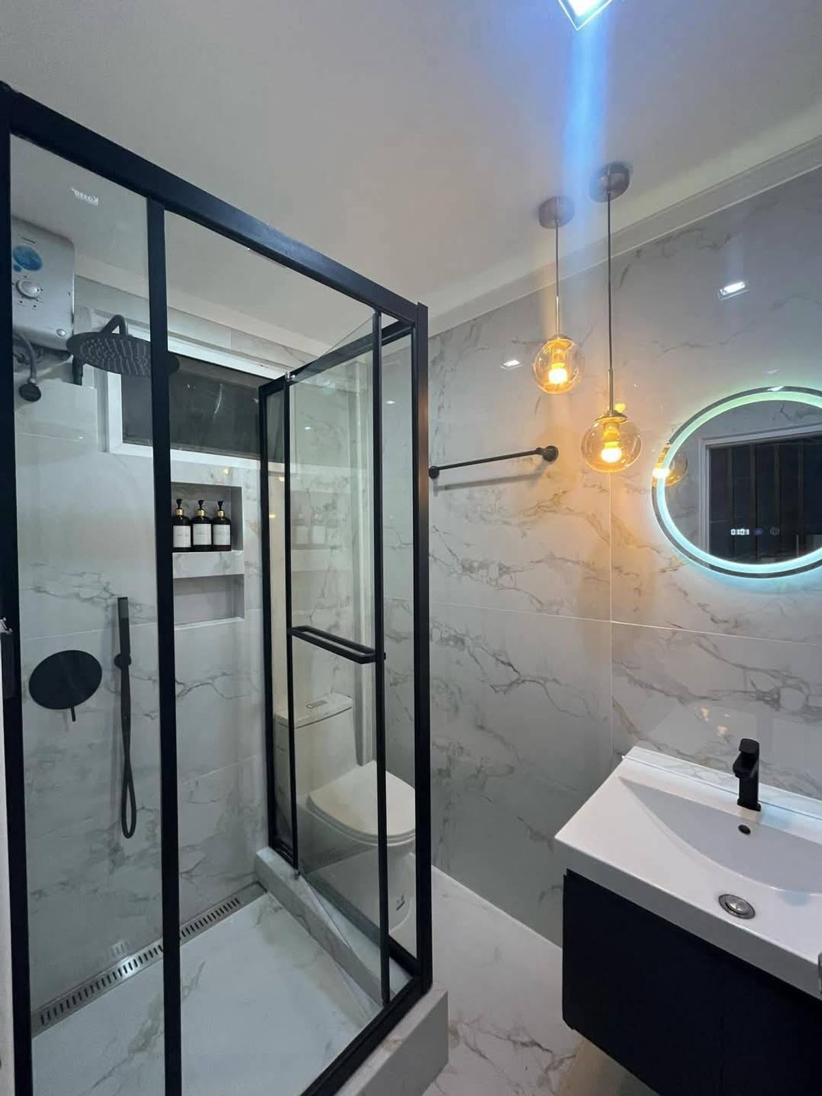 อาคารพาณิชย์รัชดา ห้วยขวาง :  ★ Prime Location ★ อาคารพาณิชย์ 5 ชั้น ขนาดที่ดิน 16.00 ตร.ว. พื้นที่ใช้สอย 385.00 ตร.ม. | 4 ห้องนอน 4 ห้องน้ำ 2 ห้องโถง | ใกล้ MRT ห้วยขวาง , MRT ศูนวัฒนธรรม