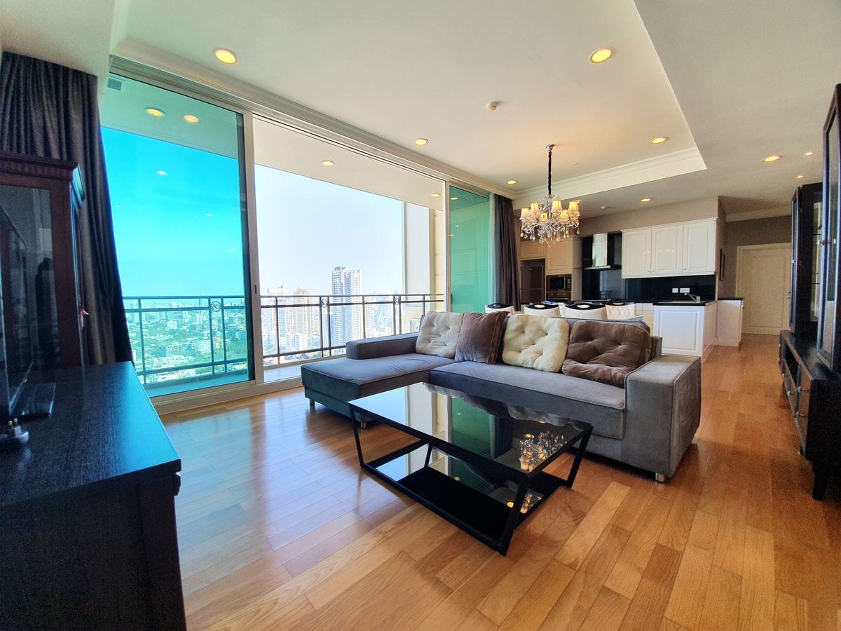 ให้เช่าคอนโดสุขุมวิท อโศก ทองหล่อ : Royce Private Residences – For Rent 2 Bedrooms, 2 Bathrooms 85,000 THB/month 0632492899