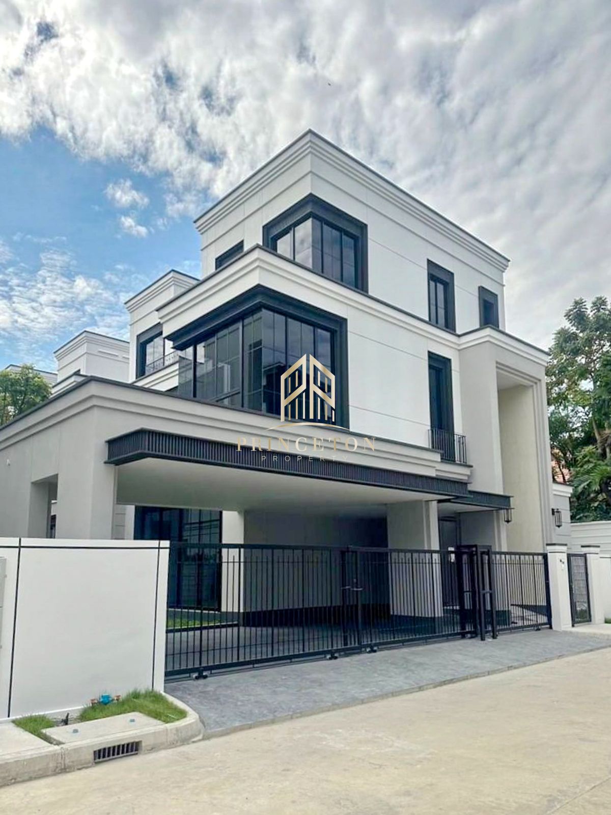 บ้านพัฒนาการ ศรีนครินทร์ : ขายหรือให้เช่า มอลตัน เกทส์ กรุงเทพกรีฑา พร้อมสระว่ายน้ำส่วนตัว 📞092-4252445 Malton Gates Krungthep Kreetha