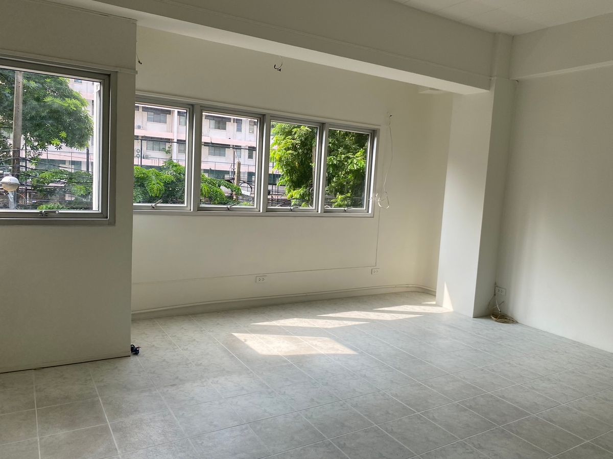 For SaleHome OfficeSathorn, Narathiwat : 💼 Sell with tenant til December 2028
4-Storey Home Office For Sale with Rooftop & Basement | Prime Yen Akat Location – Just 160m from Market Place | Ideal for All Business Types