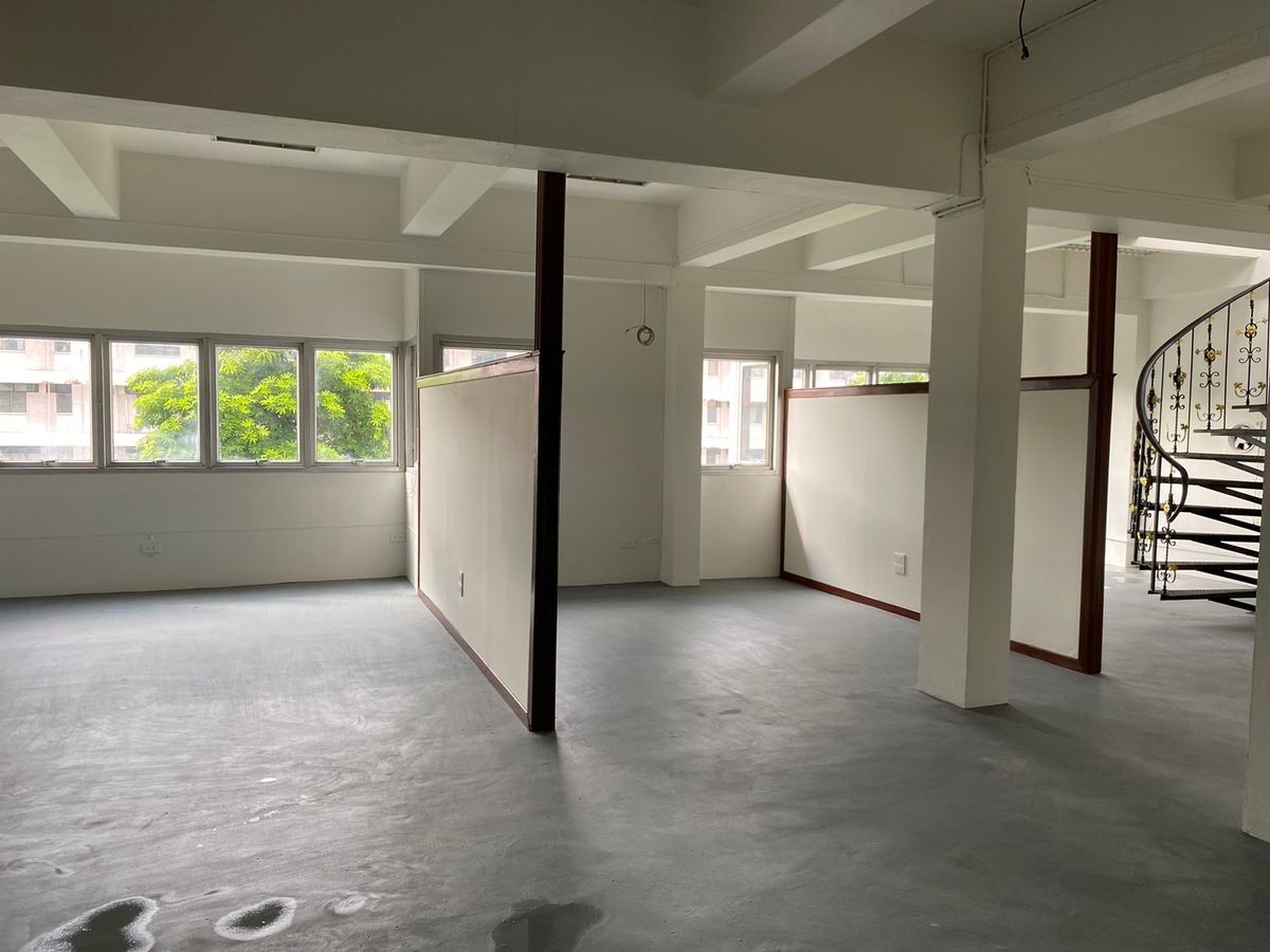 For SaleHome OfficeSathorn, Narathiwat : 💼 Sell with tenant til December 2028
4-Storey Home Office For Sale with Rooftop & Basement | Prime Yen Akat Location – Just 160m from Market Place | Ideal for All Business Types