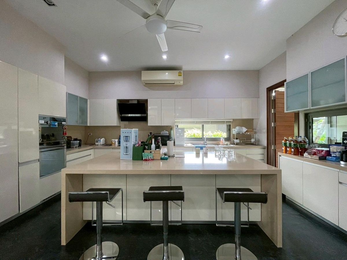 For SaleHousePattanakan, Srinakarin : 🚩 1 rai of house than Chaloem Phrakiat Rama 9 Road, good price. 69 million 💥