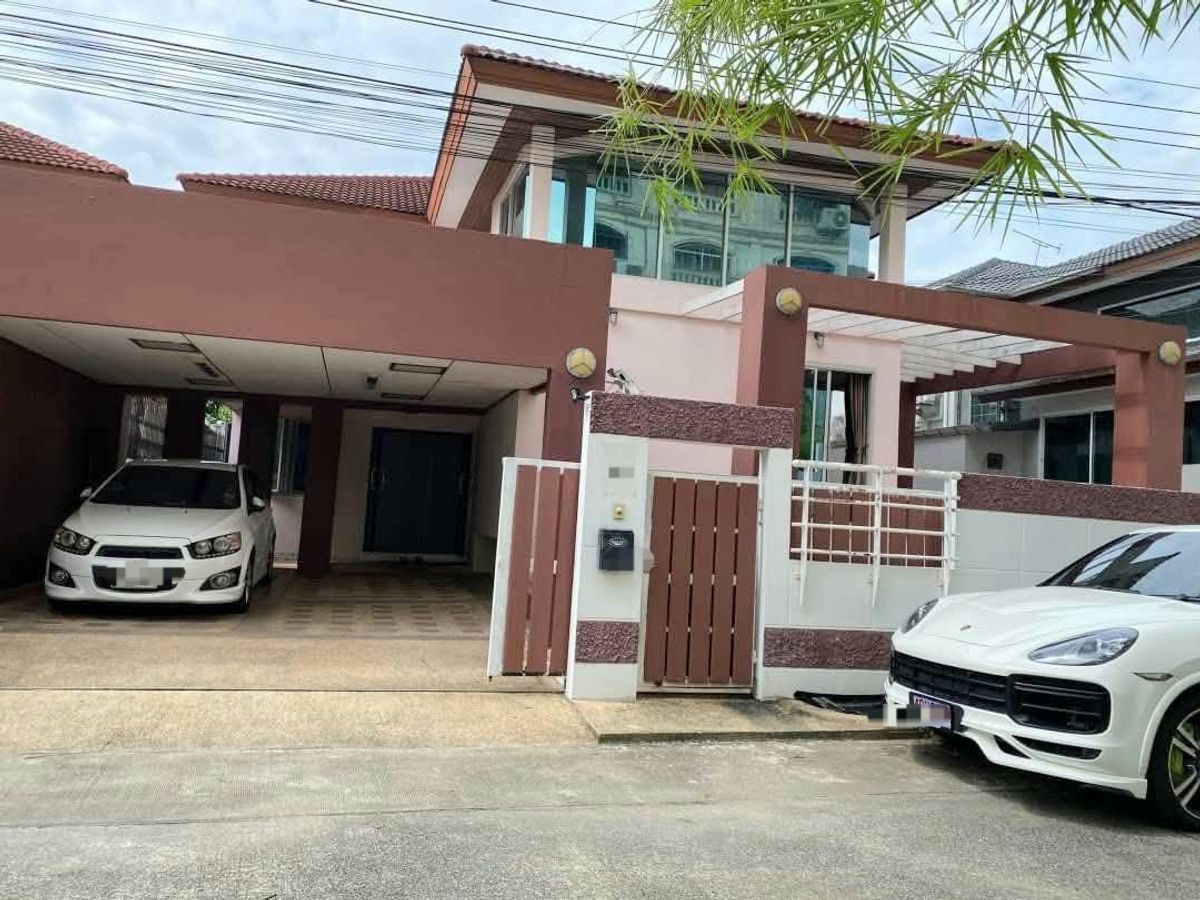 For RentHouseRatchadapisek, Huaikwang, Suttisan : Rent a single house at Onnut 44 can make a home office near Picca Daily, Bangkok Mall, Seacon Square, Paradise Park, BTS Bangchak, True Digital Park.