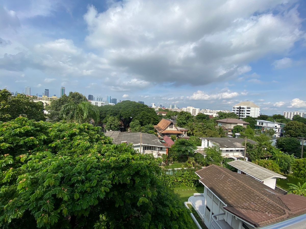 For SaleHome OfficeSathorn, Narathiwat : 💼 Sell with tenant til December 2028
4-Storey Home Office For Sale with Rooftop & Basement | Prime Yen Akat Location – Just 160m from Market Place | Ideal for All Business Types