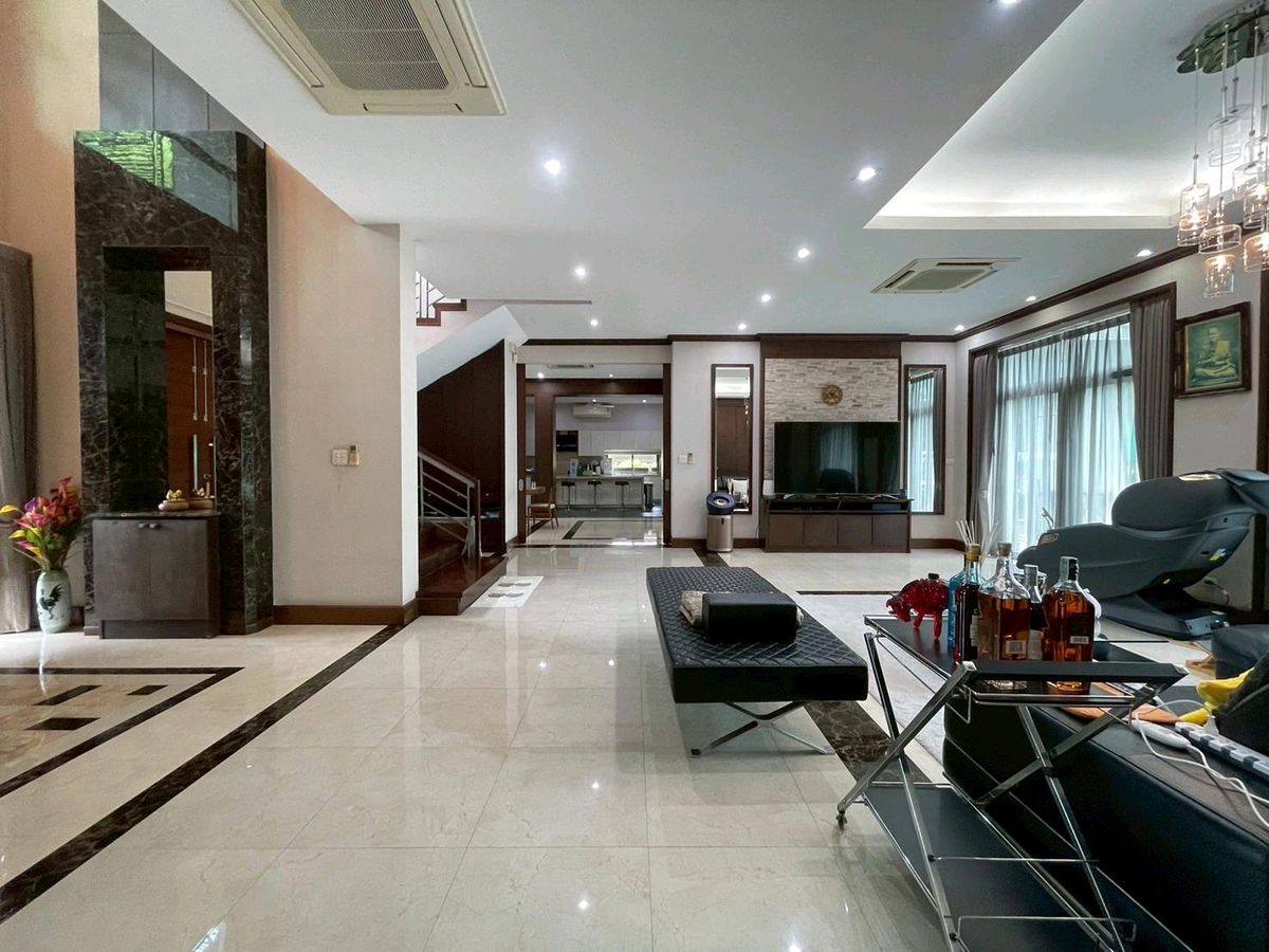 For SaleHousePattanakan, Srinakarin : 🚩 1 rai of house than Chaloem Phrakiat Rama 9 Road, good price. 69 million 💥