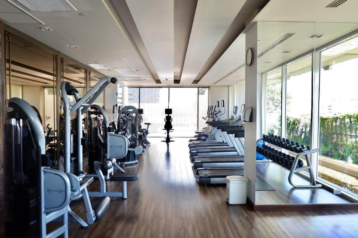 For RentCondoSukhumvit, Asoke, Thonglor : Ivy Thonglor - Sophisticated 2BR for rent with full Equipment & 2 parking spaces | pool view