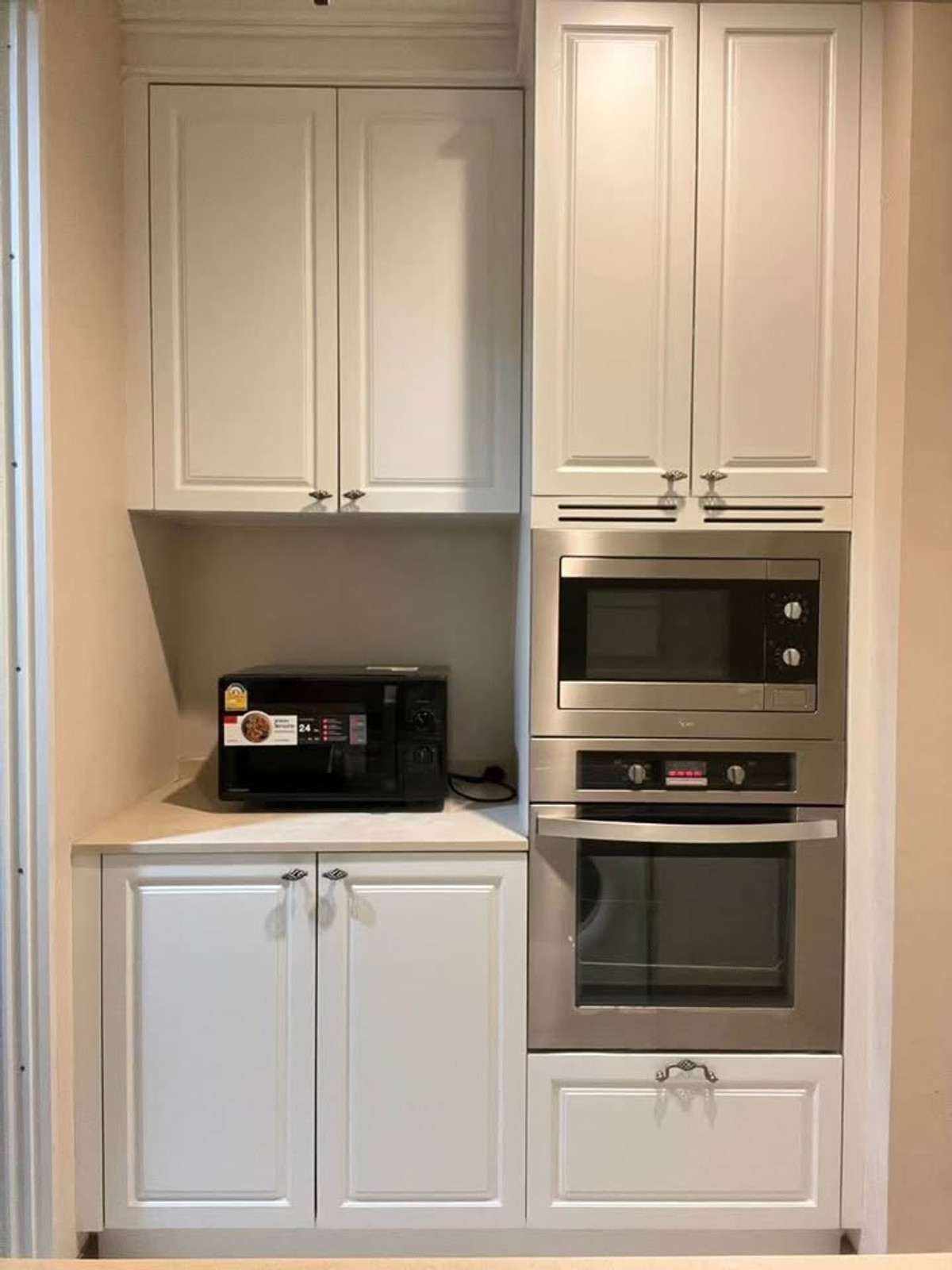 For RentCondoSukhumvit, Asoke, Thonglor : Ivy Thonglor - Sophisticated 2BR for rent with full Equipment & 2 parking spaces | pool view