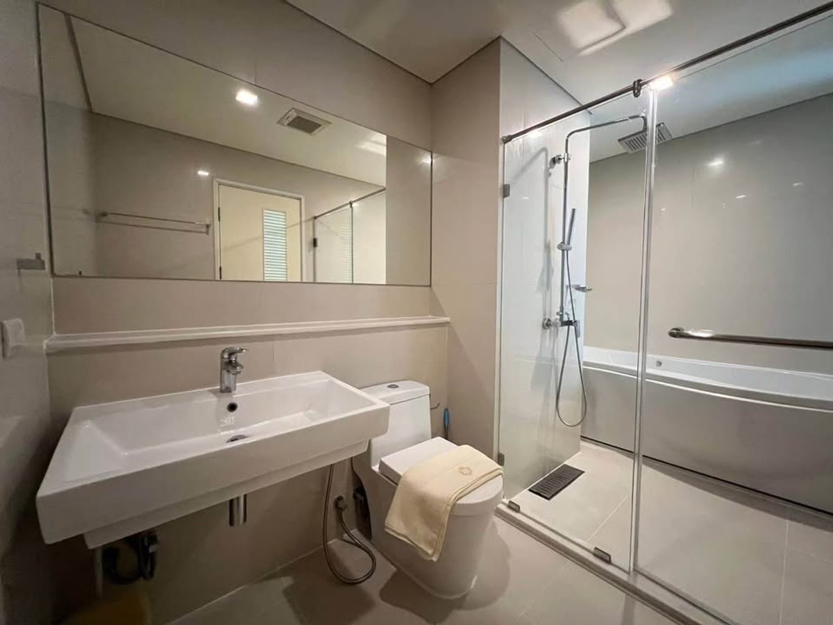 For RentCondoSukhumvit, Asoke, Thonglor : Ivy Thonglor - Sophisticated 2BR for rent with full Equipment & 2 parking spaces | pool view