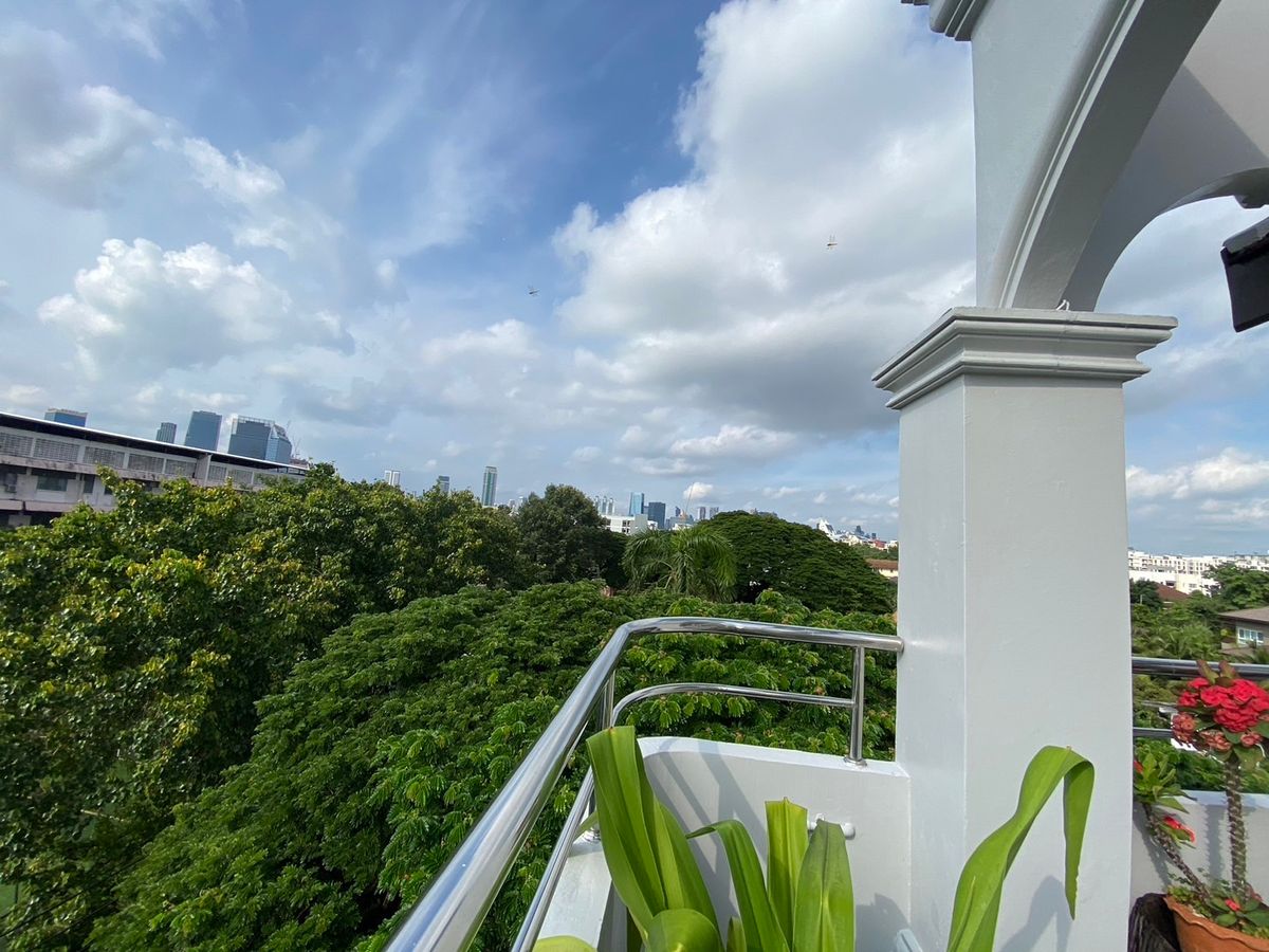 For SaleHome OfficeSathorn, Narathiwat : 💼 Sell with tenant til December 2028
4-Storey Home Office For Sale with Rooftop & Basement | Prime Yen Akat Location – Just 160m from Market Place | Ideal for All Business Types